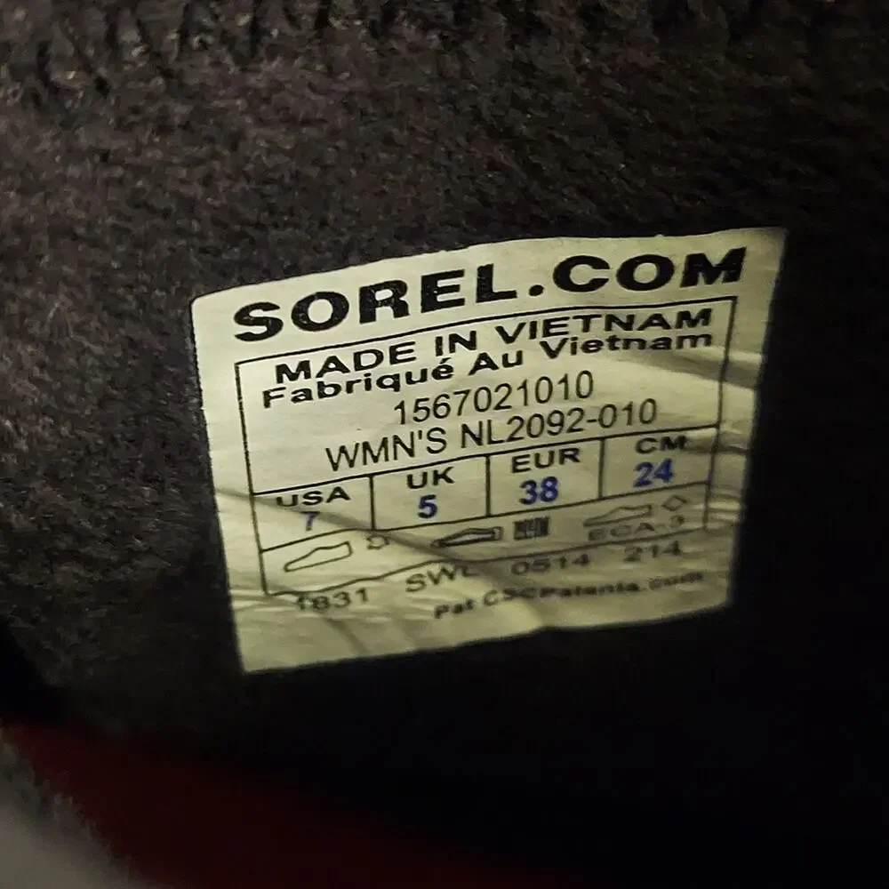 Sorel Women's US 7 Insulated All Weather Boots in Black & Pink